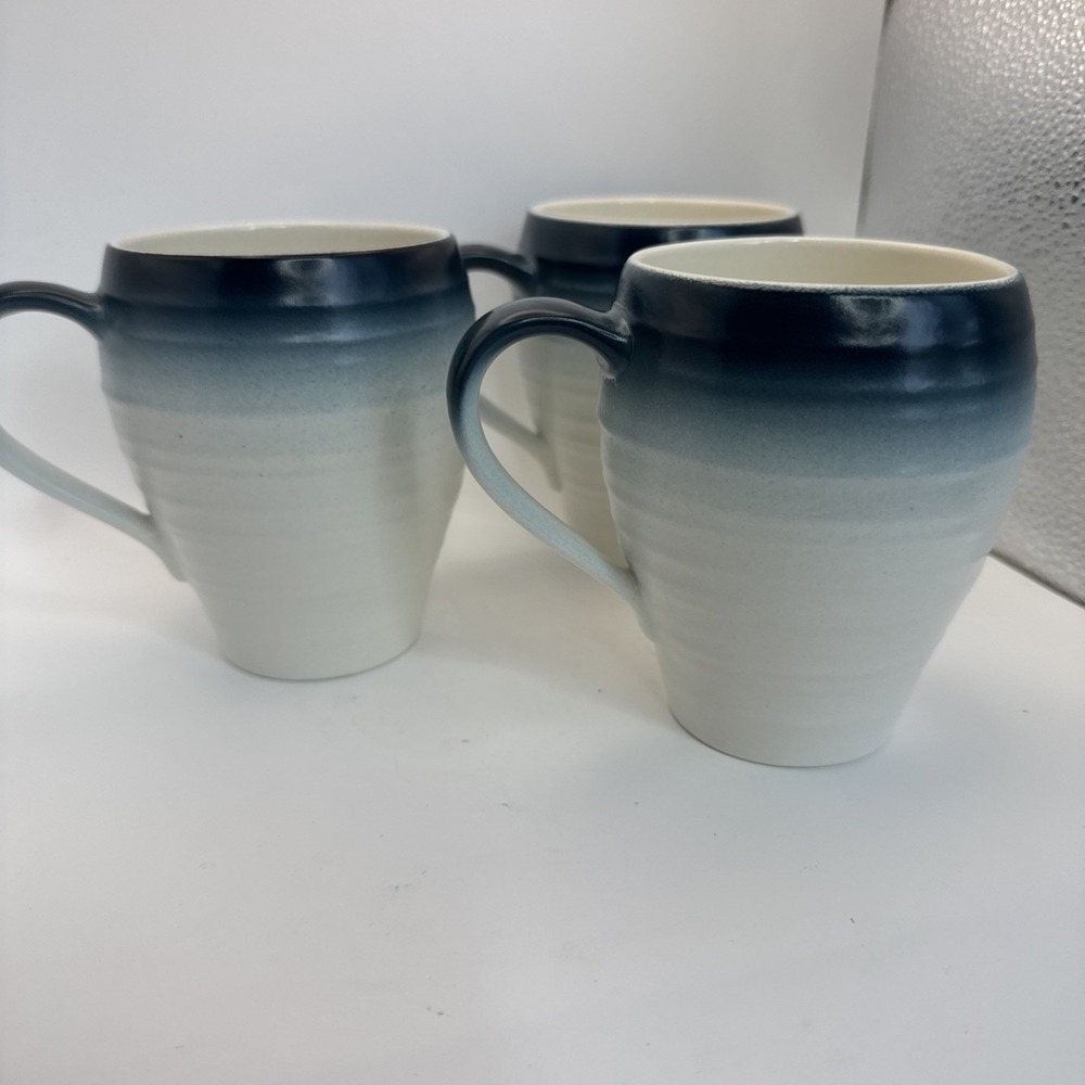 Mikasa Stoneware Blue White Ombre Tea Coffee Cup Mug Round 12 oz DISCONTINUED